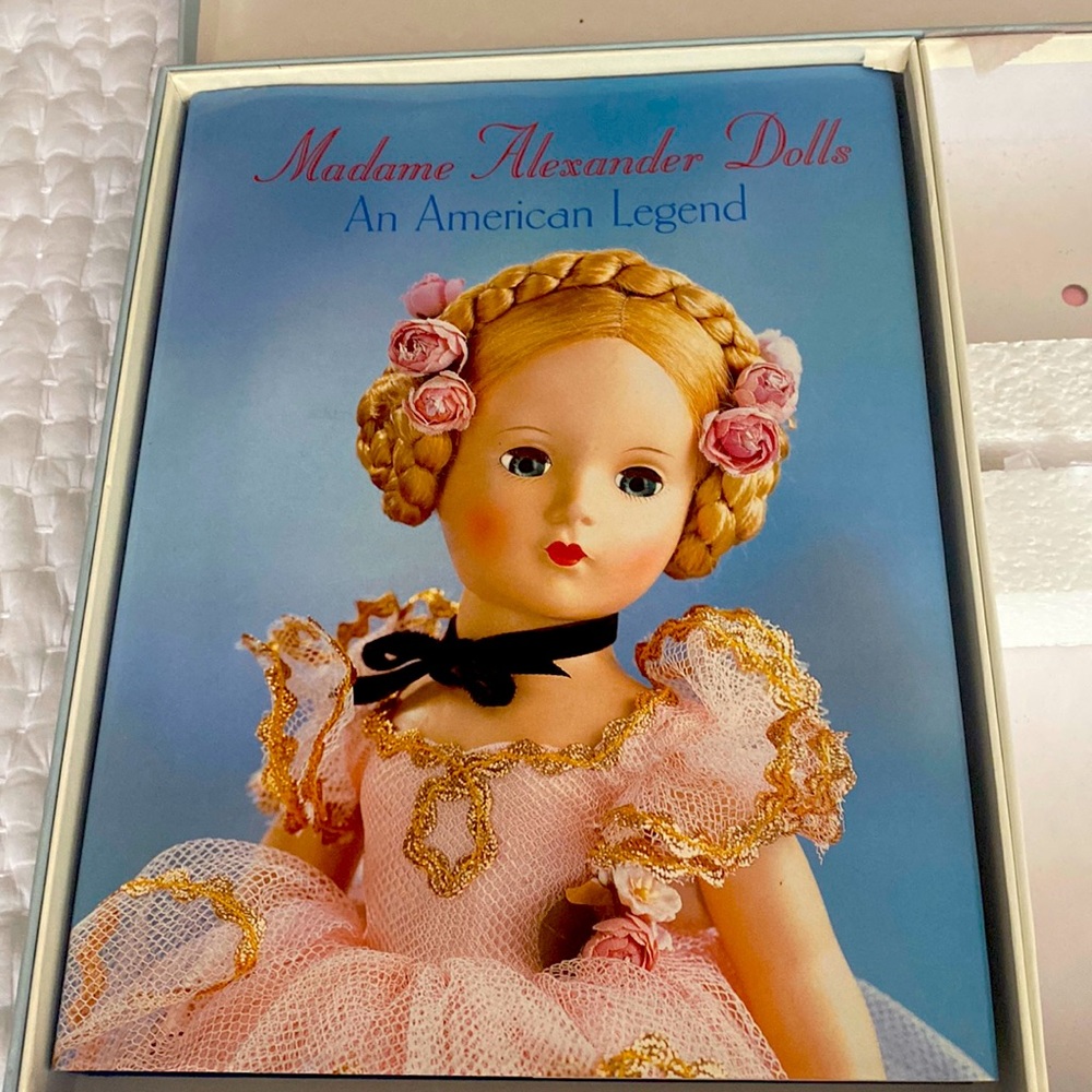 Madame Alexander Dolls “An American Legend” first edition book 1999